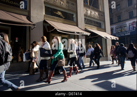 Tommy Bahama apre la sua nuova ammiraglia 'Manhattan Island' store sulla Fifth Avenue a New York Foto Stock