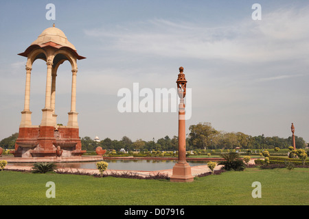 La tettoia di fronte all India Gate dove Re Giorgio V la statua si fermò fino alla metà degli anni sessanta, New Delhi, India. Foto Stock