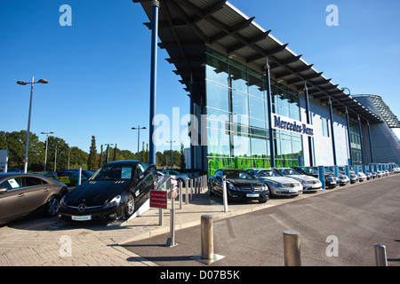 Mercedes-Benz World, Brooklands, Weybridge, Surrey, England, Regno Unito Foto Stock