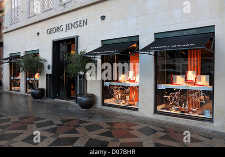 La Georg Jensen argentiere lo stile di vita del negozio display di Natale sulla pedonale e la via commerciale Strøget a Copenaghen in Danimarca Foto Stock