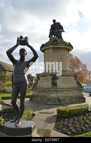 Statua di William Shakespeare principe Hal, Gower Memorial, Bancroft giardini, Stratford-upon-Avon, Warwickshire, Inghilterra, Regno Unito Foto Stock