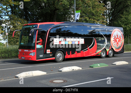 Sport, calcio, Bundesliga, 2012/2013, Borussia Moenchengladbach versus Eintracht Francoforte 2:0, Stadio Borussia Park di Moenchengladbach, autobus squadra di Francoforte Foto Stock