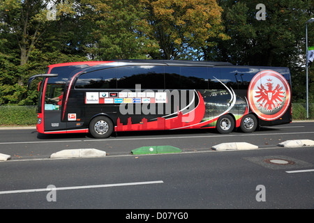 Sport, calcio, Bundesliga, 2012/2013, Borussia Moenchengladbach versus Eintracht Francoforte 2:0, Stadio Borussia Park di Moenchengladbach, autobus squadra di Francoforte Foto Stock