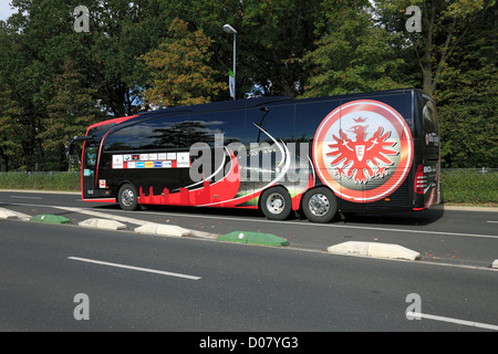 Sport, calcio, Bundesliga, 2012/2013, Borussia Moenchengladbach versus Eintracht Francoforte 2:0, Stadio Borussia Park di Moenchengladbach, autobus squadra di Francoforte Foto Stock