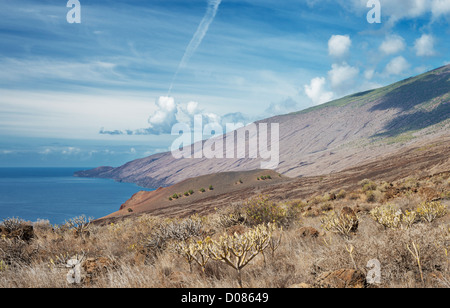 Vista da ovest Tacoron, El Hierro, Isole Canarie, verso El Julan, un gigante di crollo embayment ricoperta di lava basaltica fluisce Foto Stock