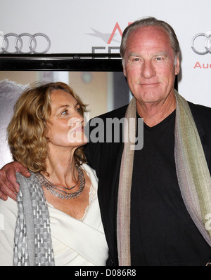 Craig T. Nelson e Doria Cook-Nelson AFI Fest 2010 - "La società degli uomini detenuti di screening Grauman's Chinese Theater - Arrivi Foto Stock