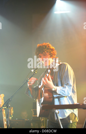 Luke Pritchard di The Kooks eseguendo in concerto presso la cappella dell'Unione durante il Mencap poco rumore di sessioni. Londra, Inghilterra Foto Stock