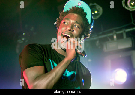 Kele Okereke esegue al Ritz. Manchester, Inghilterra - 18.11.10 Foto Stock