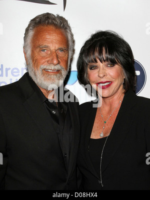 Jonathan Goldsmith con mia moglie Barbara Goldsmith CHLA del primo annuale di Grayson dono della Fondazione ha organizzato presso la Casa del Mar Santa Monica, Foto Stock