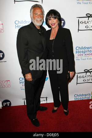 Jonathan Goldsmith con mia moglie Barbara Goldsmith CHLA del primo annuale di Grayson dono della Fondazione ha organizzato presso la Casa del Mar Santa Monica, Foto Stock