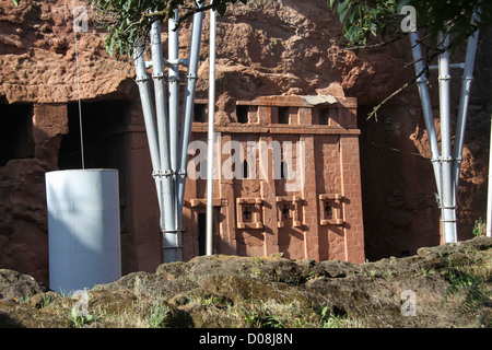 Nteriore della scommessa Gabriel Rufael (casa di Gabriel e Raffaello) una chiesa monolitico scolpito da solida roccia in Lalibela Foto Stock