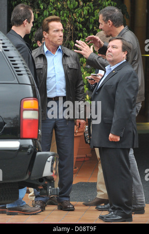 Arnold Schwarzenegger fuori per pranzo in Santa Monica Santa Monica, California - 20.11.10 Foto Stock