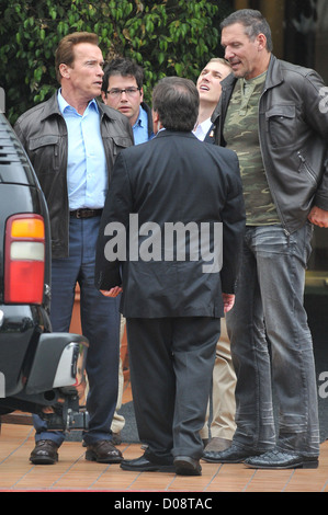 Arnold Schwarzenegger fuori per pranzo in Santa Monica Santa Monica, California - 20.11.10 Foto Stock