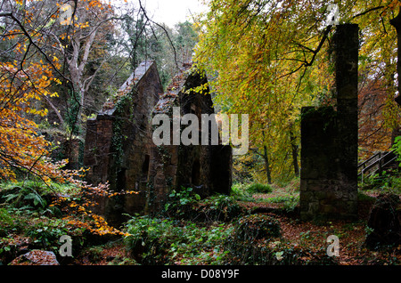 I resti della vecchia guerra fabbrica di polvere da sparo sul Fiume North Esk vicino a Roslin, Midlothian, Scozia. Foto Stock