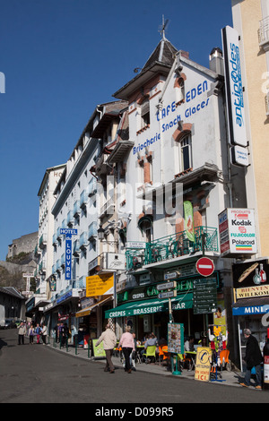 Via DELLO SHOPPING NEL CENTRO DELLA CITTÀ DI LOURDES HAUTES-PYRENEES (65) MIDI-PYRENEES FRANCIA Foto Stock