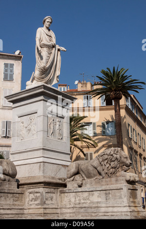 Statua di Napoleone Bonaparte (1769-1821) imperatore francese nato a Ajaccio rappresentato come imperatore romano PLACE FOCH a sud di Ajaccio Foto Stock