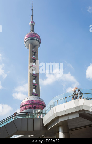 Oriental Pearl Tower quartiere Lujiazui Pudong Shanghai, Cina Foto Stock