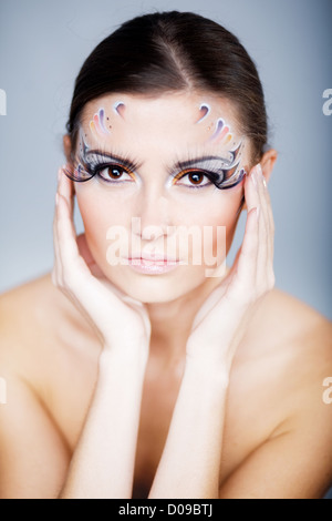 Fashion make-up con faccia arte e extra lunghe ciglia Shallow DOF. Foto Stock