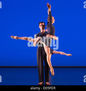 Michael Clark azienda esegue presso il Barbican Theatre, Londra Foto Stock