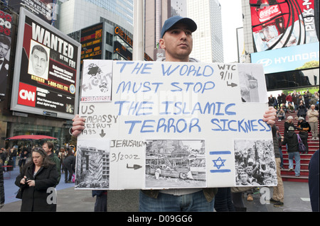 Dimostratore Pro-Israel a Times Square a Manhattan proteste razzi palestinesi attentati in Israele, Nov.18, 2012. Foto Stock
