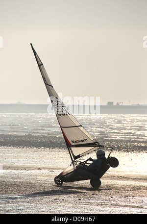 Blokarting, terra vela, sabbia yachting, Weston super Mare, Somerset, Inghilterra, Gran Bretagna, Europa Foto Stock