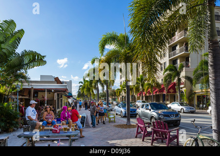 Bar sul lago Avenue nel centro storico di Lake Worth, Treasure Coast, Florida, Stati Uniti d'America Foto Stock