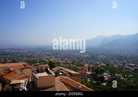 Vista panoramica della città di Palermo in Sicilia dal montaggio di Monreale Foto Stock