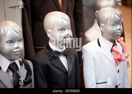 Little Boy mannequins Dressed To Kill,Istanbul Foto Stock