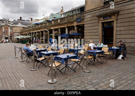 Cafè e ristoranti a Covent Garden Piazza di Londra. Foto Stock