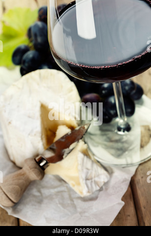 Formaggio, uva e vino Foto Stock