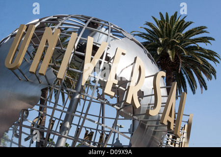 Globo con il logo del film a società di produzione Universal Studios di Los Angeles California USA STATI UNITI Foto Stock
