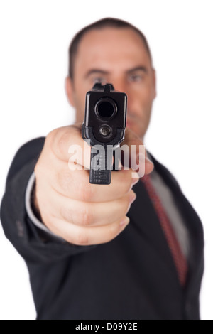 L'uomo gravi con una pistola pronta a sparare Foto Stock