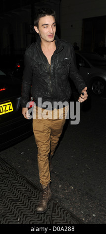 Tom Parker del voluto lascia il Whisky Mist club di Mayfair di Londra, Inghilterra - 21.11.10 Foto Stock