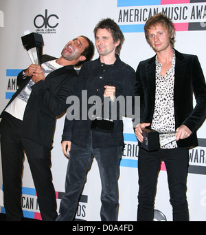 Christopher Wolstenholme, Matthew Bellamy e Dominic James Howard della band Muse 2010 American Music Awards (AMAs) tenutasi a Foto Stock