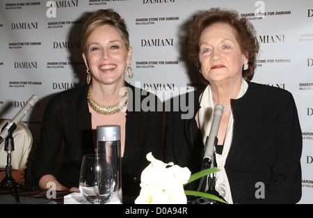 Sharon Stone e Dorothy Stone Sharon Stone lancia la sua collezione Damiani che benefici in discesa la benna al Beverly Foto Stock