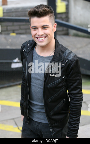 Joe McElderry al di fuori della ITV Studios di Londra - Inghilterra - 07.12.10 Foto Stock