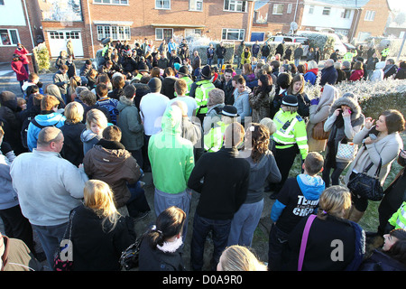 Atmosfera Cheryl Cole accompagna Cher Lloyd in occasione di una visita alla casa natale di Malvern Malvern, Worcestershire - 07.12.10 Foto Stock