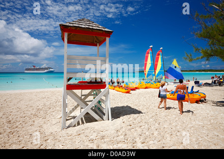 Sulla spiaggia di Half Moon Kay - Bahamas Foto Stock