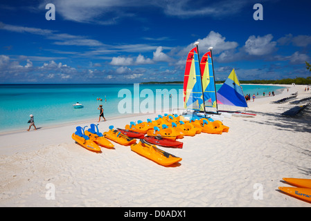 Sulla spiaggia di Half Moon Kay - Bahamas Foto Stock