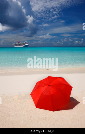 Sulla spiaggia di Half Moon Kay - Bahamas Foto Stock