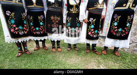 Dettaglio di costumi in villaggio Brekovo in Serbia Foto Stock