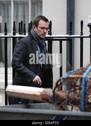 David Cameron's communications director Andy Coulson arriva a Downing Street Londra Inghilterra - 03.12.10 Foto Stock