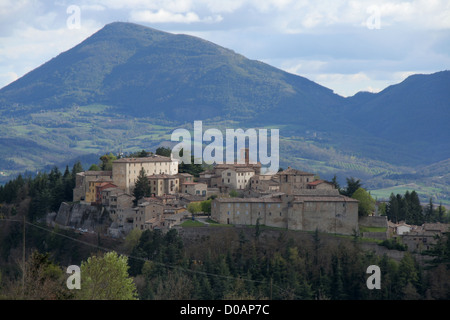 L'Umbria città sulla collina di Montone in Italia Foto Stock