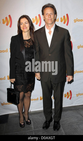 Steven Weber con la moglie Juliette Hohnen GLAAD celebra 25 anni di LGBT Immagini in media tenutosi presso l'armonia teatro d'Oro Foto Stock