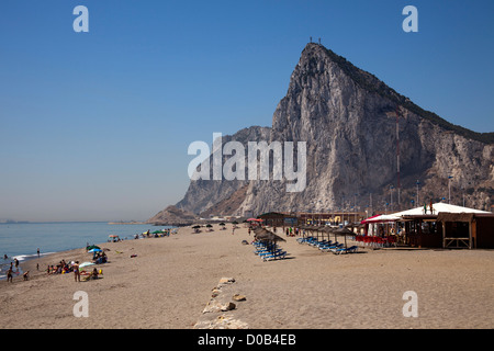 Di Santa Barbara e Spiaggia di Roccia di Gibilterra La Linea Cadice Andalusia Spagna Foto Stock