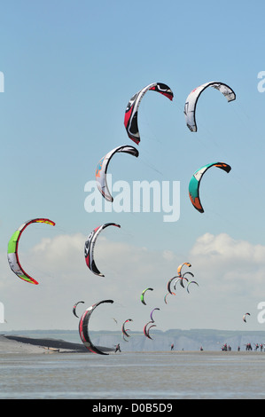 KITESURF IN ONDE Cayeux-sur-MER BAIA DI SOMME SOMME (80) FRANCIA Foto Stock