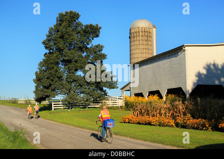 Mennonita ai bambini di andare a scuola nella Shenandoah Valley della Virginia, Stati Uniti d'America Foto Stock