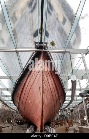 Lo scafo in ferro del Regno di Isambard Brunel SS Great Britain che si può vedere nel bacino del museo marittimo a Bristol, Inghilterra, Regno Unito Foto Stock