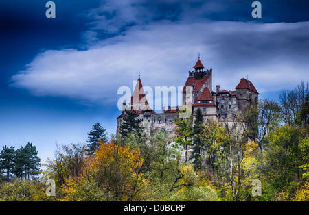 Medievale castello di Bran in Romania, Brasov, noto per la storia di Dracula. Foto Stock