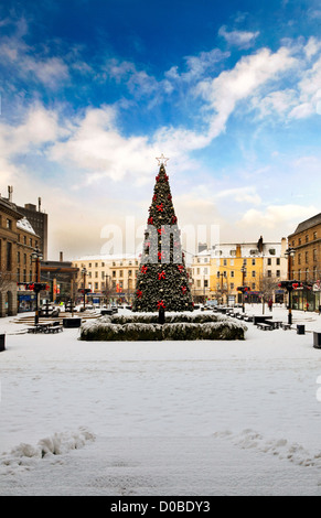 Dundee albero di Natale in Piazza della Città sotto una coltre di neve